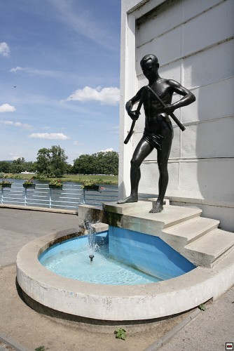 img00107.jpg